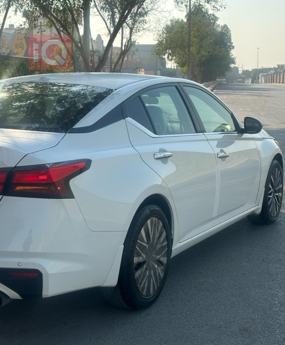 نيسان ألتيما